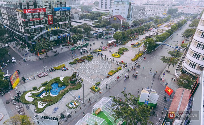 Chùm ảnh: Đường hoa Nguyễn Huệ đang được gấp rút hoàn thành trước ngày khai mạc - Ảnh 2.