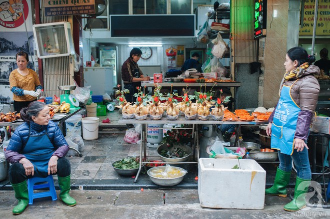 Những ngày cuối năm, đi chợ Tết để mua về niềm vui, gợi về ký ức thời ông bà anh - Ảnh 3.