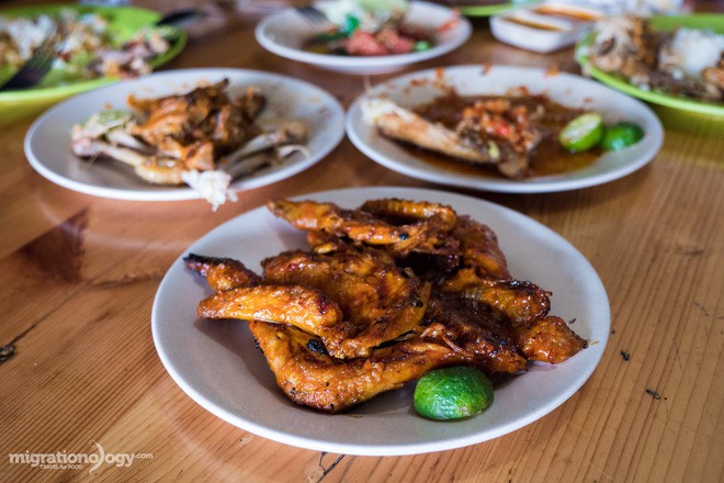 Món gà cay Ayam Taliwang ở Indonesia vừa nhìn thôi là dạ dày đã phải lên tiếng - Ảnh 1.