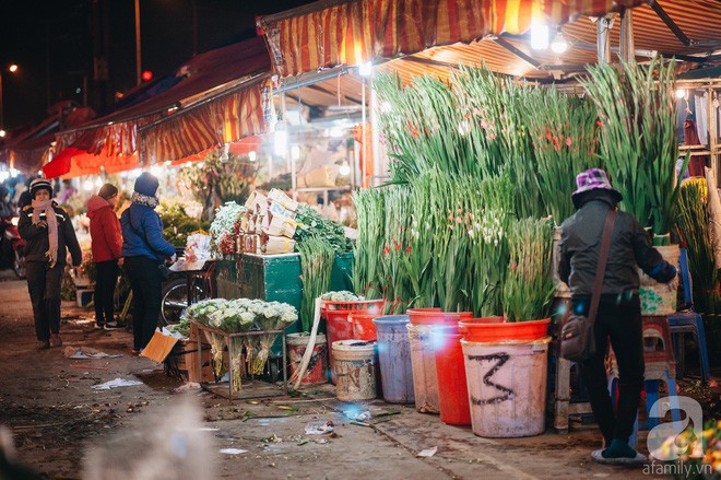 Những ngày cuối năm, đi chợ Tết để mua về niềm vui, gợi về ký ức thời ông bà anh - Ảnh 23.