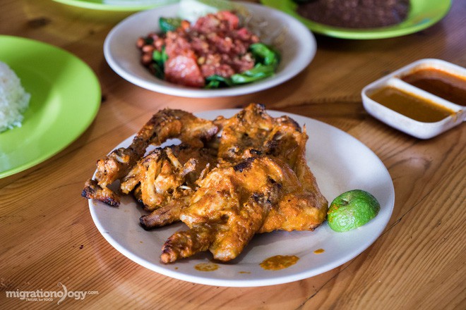 Món gà cay Ayam Taliwang ở Indonesia vừa nhìn thôi là dạ dày đã phải lên tiếng - Ảnh 12.
