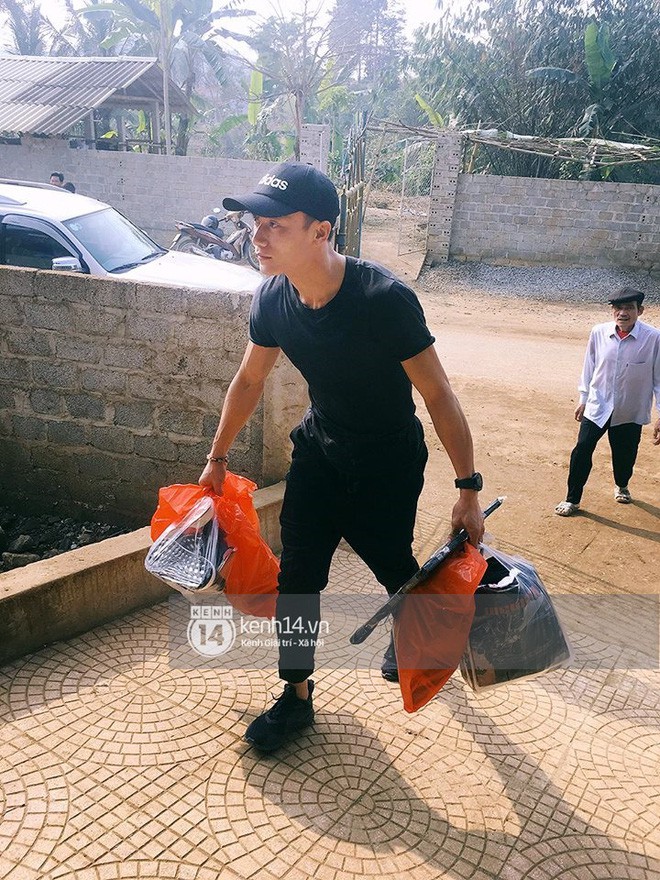 Anh em Tiến Dũng U23 về nhà ăn Tết, mua tivi mới cho gia đình vì muốn chúng con đá ở đâu, bố mẹ cũng có thể nhìn thấy - Ảnh 16.