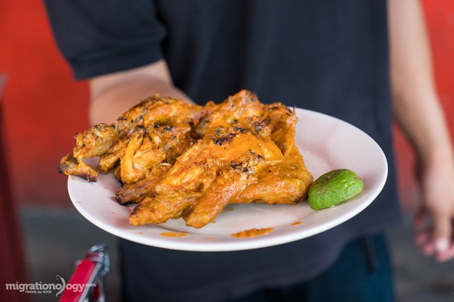 Món gà cay Ayam Taliwang ở Indonesia vừa nhìn thôi là dạ dày đã phải lên tiếng - Ảnh 3.