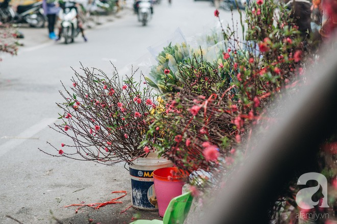 Những ngày Tết phồn hoa, vẫn còn một ngôi chợ cũ xưa thong thả như thời bao cấp giữa lòng Hà Nội - Ảnh 10.