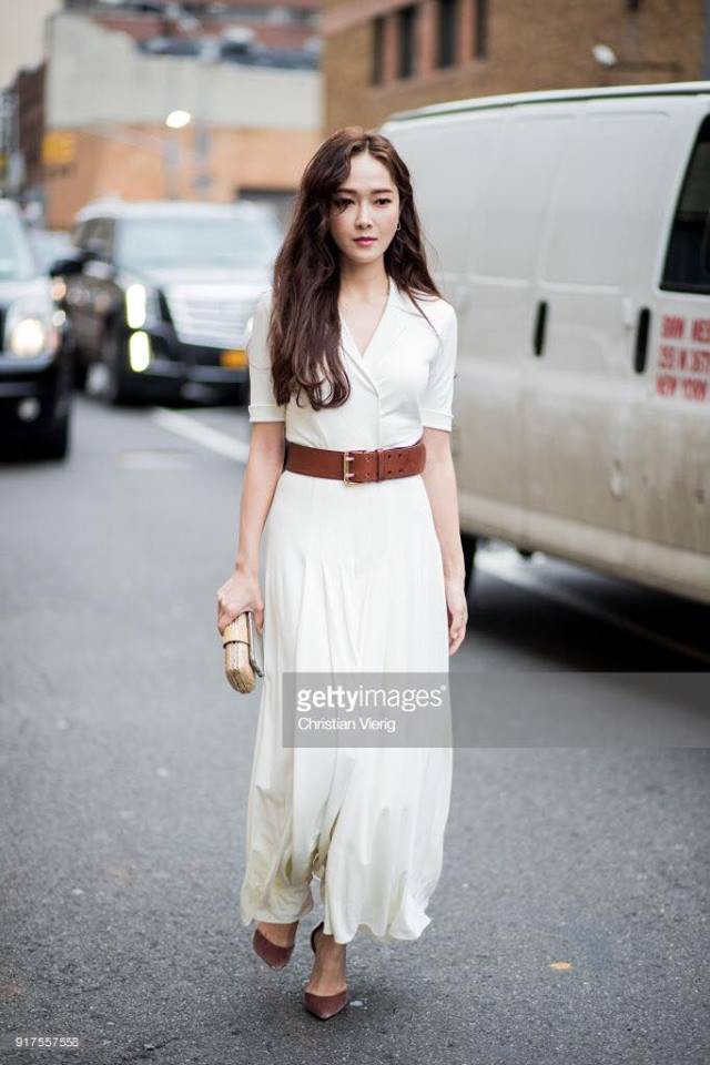 Chỉ diện đồ trắng mà công chúa băng giá Jessica Jung cũng đẹp xuất thần tại Tuần lễ thời trang New York - Ảnh 2.