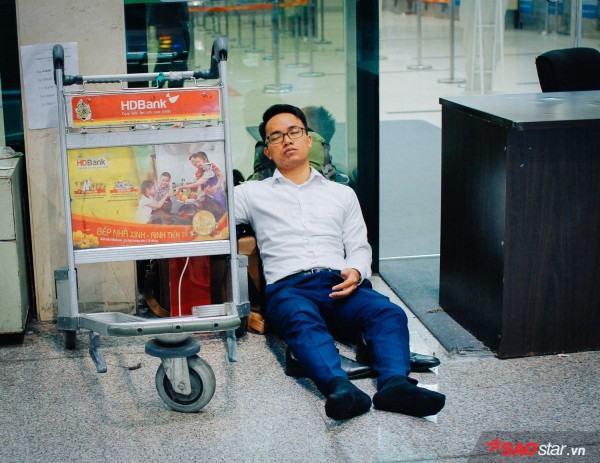 Hành khách khổ sở nằm vật vờ suốt đêm tại sân bay Tân Sơn Nhất chờ check-in - Ảnh 8.