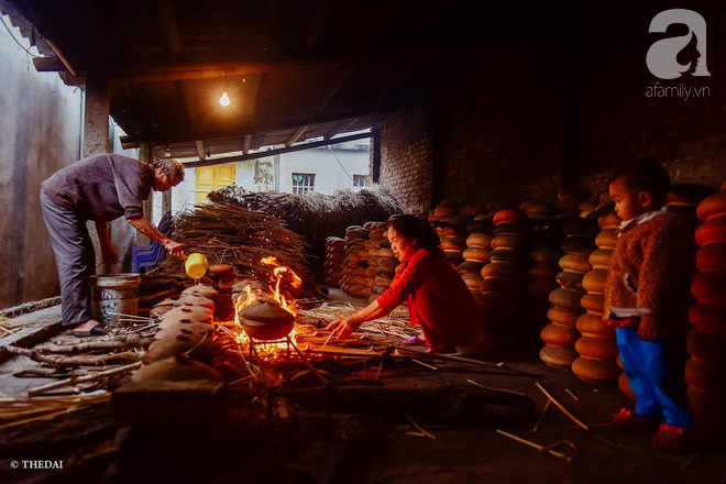 Làng cá kho Vũ Đại đỏ lửa ngày đêm cho kịp Tết, tiết lộ bí mật 10 loại gia vị, 15 giờ đợi chờ của đặc sản bạc triệu - Ảnh 10.