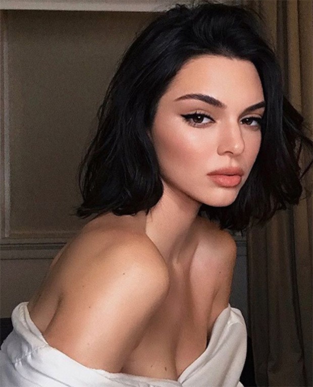 Môi lại tều hơn trước, Kendall Jenner giờ trông như bản sao của cô em Kylie - Ảnh 1.