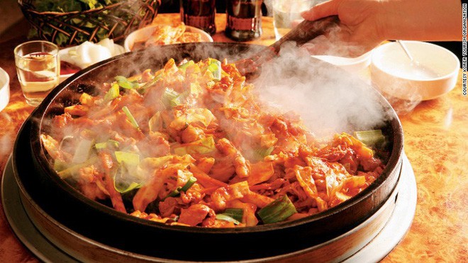 Câu chuyện đằng sau món lườn gà xào cay Dakgalbi, món ăn hấp dẫn nhất ở Chuncheon (Hàn Quốc) - Ảnh 3.