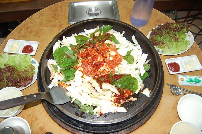 Câu chuyện đằng sau món lườn gà xào cay Dakgalbi, món ăn hấp dẫn nhất ở Chuncheon (Hàn Quốc) - Ảnh 8.
