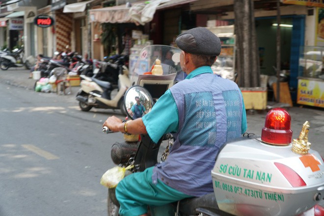  Người đàn ông nhặt ve chai, 10 năm làm chuyện bao đồng cứu người giữa đường còn bị vu oan là cướp - Ảnh 4.