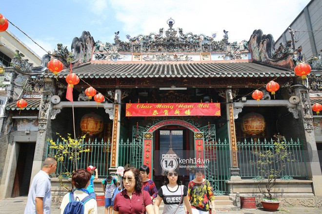 Người dân ùn ùn rủ nhau đến 4 ngôi chùa xóa ế nổi tiếng nhất Sài Gòn cầu duyên - Ảnh 22.