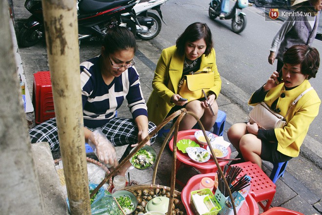 Những hàng bún ốc to béo, múp míp nổi danh từ lâu ở Hà Nội - Ảnh 3.