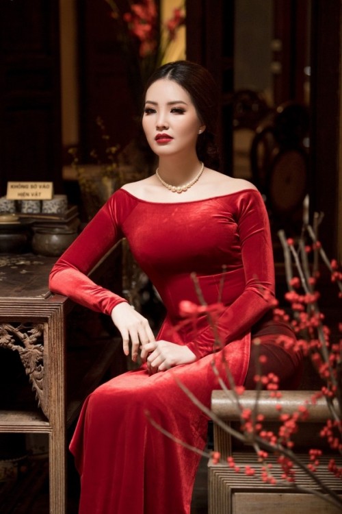 Tuyển tập 10 tà áo dài đẹp ngất ngây của mỹ nhân Việt trong Tết Mậu Tuất - Ảnh 13.