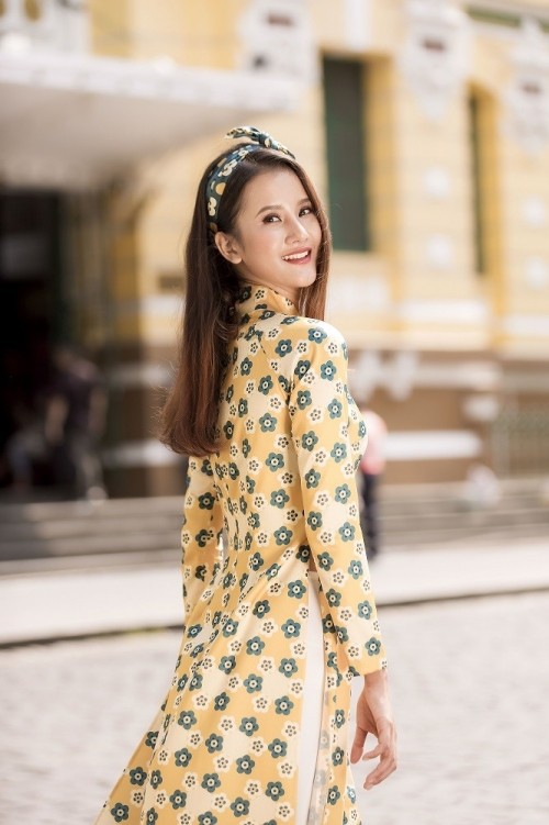 Tuyển tập 10 tà áo dài đẹp ngất ngây của mỹ nhân Việt trong Tết Mậu Tuất - Ảnh 16.