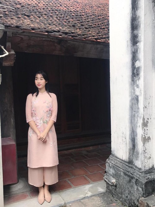 Tuyển tập 10 tà áo dài đẹp ngất ngây của mỹ nhân Việt trong Tết Mậu Tuất - Ảnh 4.