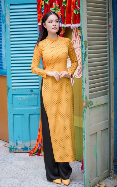 Tuyển tập 10 tà áo dài đẹp ngất ngây của mỹ nhân Việt trong Tết Mậu Tuất - Ảnh 7.