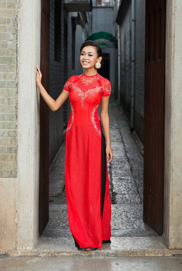 Tuyển tập 10 tà áo dài đẹp ngất ngây của mỹ nhân Việt trong Tết Mậu Tuất - Ảnh 10.