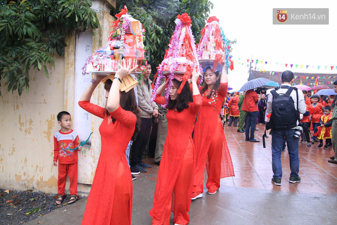 Lễ chém lợn ở Ném Thượng: Sau khi đưa rước quanh làng, hai ông Ỉn được đem vào nơi kín đáo để “trảm” - Ảnh 12.