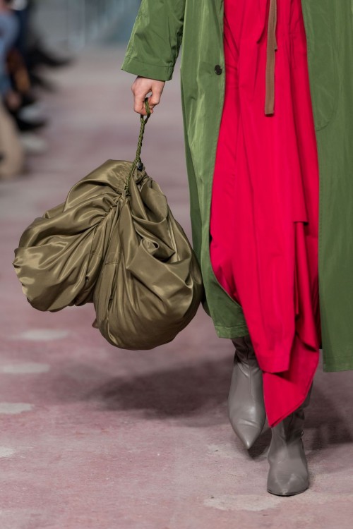 Loạt túi xách tại London Fashion Week hứa hẹn sẽ gây sốt đầu năm 2018 - Ảnh 17.