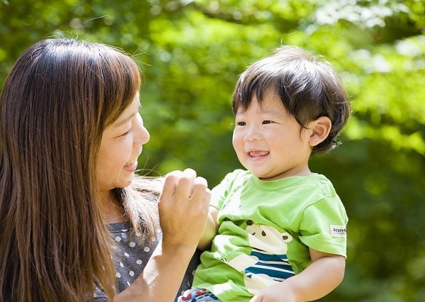 Bạn sẽ giật mình khi thấy bố mẹ Việt đang dạy con học nói theo cách bạo lực này - Ảnh 1. Bạn sẽ giật mình khi thấy bố mẹ Việt đang dạy con học nói theo cách bạo lực này - Ảnh 1.