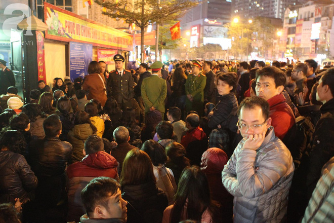 Chùm ảnh: Hàng nghìn người dân đổ về chùa Phúc Khánh cúng sao giải hạn đầu năm - Ảnh 16.