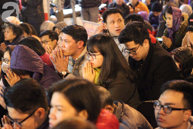 Chùm ảnh: Hàng nghìn người dân đổ về chùa Phúc Khánh cúng sao giải hạn đầu năm - Ảnh 13.