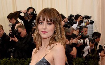 Dakota Johnson: Từ cô bé kém sắc đến mỹ nhân gợi cảm của “50 sắc thái“