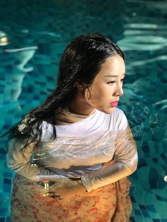 Hoa Trần, bà xã hotgirl của Việt Hoàn ngâm mình 2 tiếng đồng hồ dưới nước lạnh lúc nửa đêm - Ảnh 9.