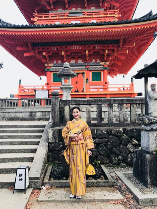 ‘Thánh đụng hàng’ Hà Thu khoe street style lạ lẫm với kimono ở Nhật Bản - Ảnh 3.