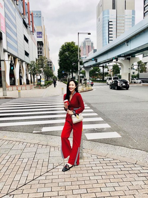 ‘Thánh đụng hàng’ Hà Thu khoe street style lạ lẫm với kimono ở Nhật Bản - Ảnh 5.