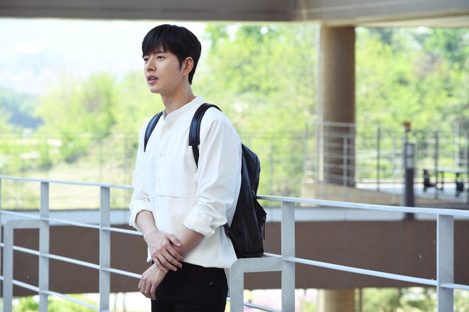 Xuất hiện nam thần còn đẹp hơn Park Hae Jin trong Cheese in the Trap bản điện ảnh - Ảnh 1.