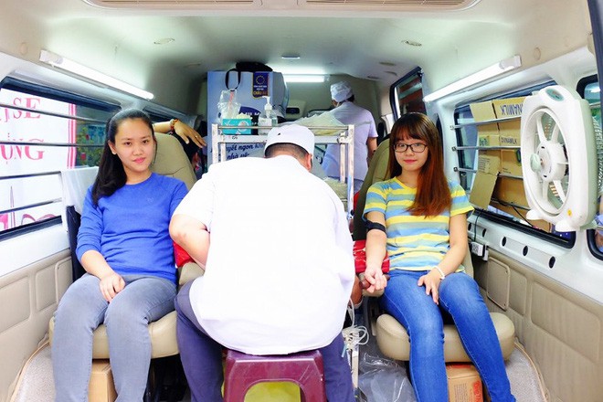 Bác sĩ phụ sản, nữ hộ sinh hiến máu cứu người ngày Thầy thuốc Việt Nam - Ảnh 4.