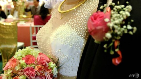 Báo nước ngoài viết về dịch vụ đám cưới giả, cho thuê từ cô dâu chú rể tới họ hàng ở Việt Nam - Ảnh 1.