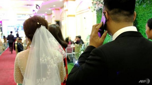 Báo nước ngoài viết về dịch vụ đám cưới giả, cho thuê từ cô dâu chú rể tới họ hàng ở Việt Nam - Ảnh 2.