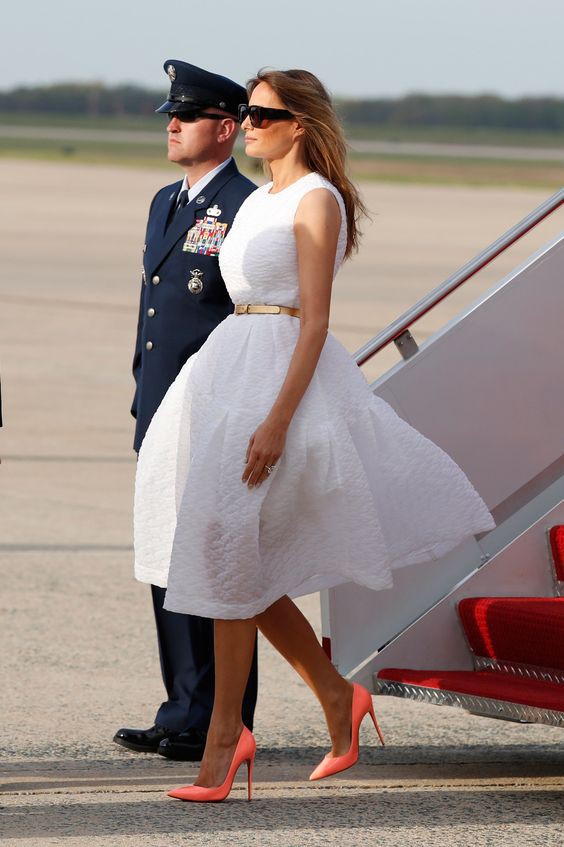 Nhìn lại 1 năm làm Đệ nhất phu nhân Mỹ, phong cách thời trang của bà Melania Trump có gì nổi bật? - Ảnh 3.