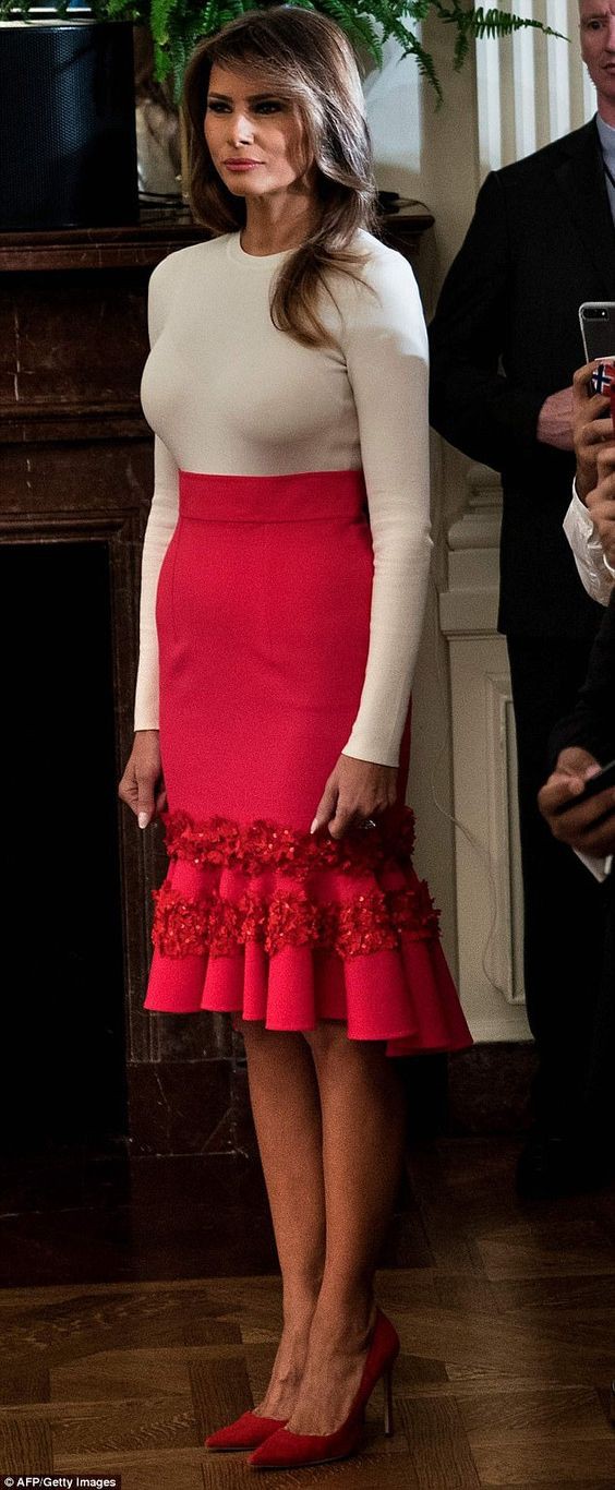 Nhìn lại 1 năm làm Đệ nhất phu nhân Mỹ, phong cách thời trang của bà Melania Trump có gì nổi bật? - Ảnh 4.