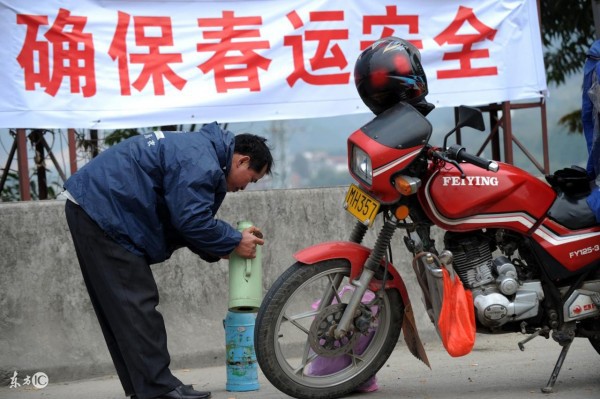 Vượt hàng nghìn km về quê ăn Tết: Bắp ngô, gói mì cũng trở thành cao lương mỹ vị - Ảnh 6.