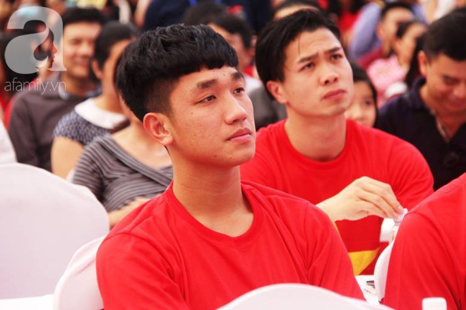 Cận cảnh các chàng crush quốc dân U23 với gương mặt ngời sáng trong màu áo cờ đỏ sao vàng ở Sài Gòn - Ảnh 5.