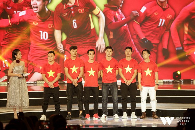 Nguồn cảm hứng màu đỏ từ U23 Việt Nam khiến sân khấu WeChoice Awards bùng nổ - Ảnh 9.