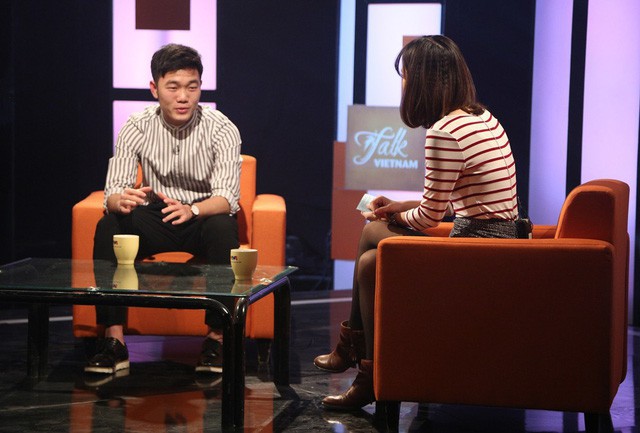 Xuân Trường bắn tiếng Anh suốt 1 tiếng trên talkshow VTV, khiến fan phục sát đất - Ảnh 1.