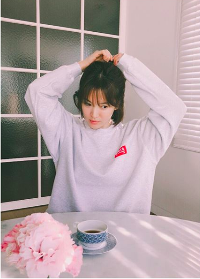 Song Hye Kyo khoe ảnh mới nhất lên mạng xã hội, fan chỉ biết thốt lên: Song Joong Ki chăm vợ thật khéo  - Ảnh 2.