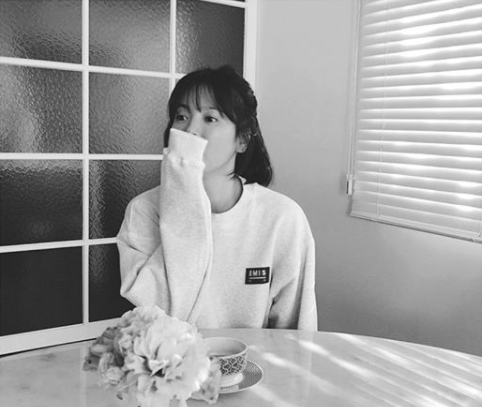 Song Hye Kyo khoe ảnh mới nhất lên mạng xã hội, fan chỉ biết thốt lên: Song Joong Ki chăm vợ thật khéo  - Ảnh 1.