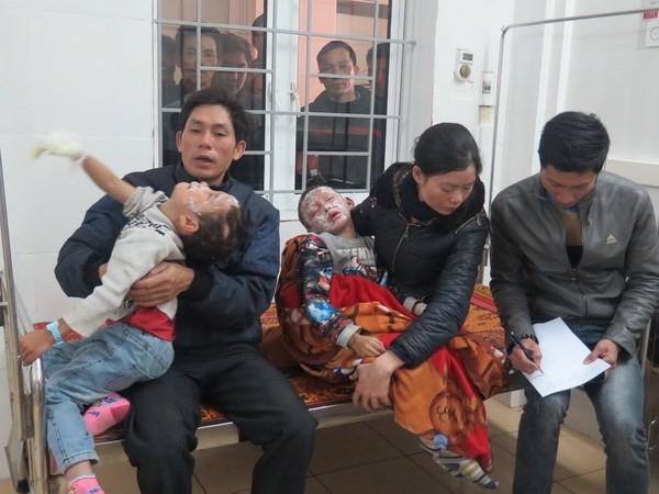 Hà Tĩnh: Nổ bình ga, 7 học sinh tiểu học bỏng nặng phải đi cấp cứu - Ảnh 2.