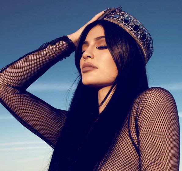 Kylie Jenner chính thức thành mỹ nhân giàu nhất nhà Kardashian với đế chế trị giá 8.700 tỷ đồng - Ảnh 1.