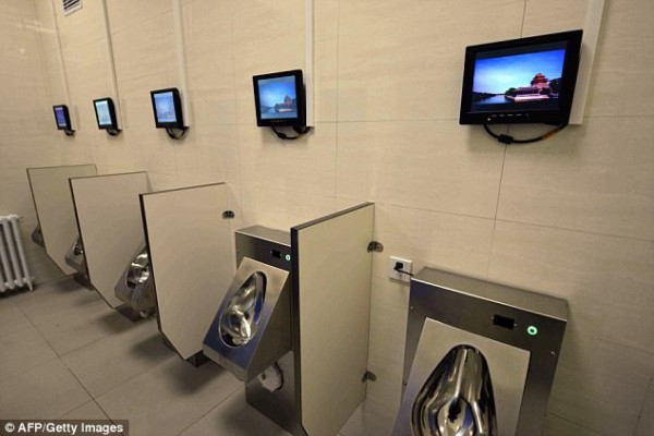 Trung Quốc: Nhà vệ sinh công cộng mà cứ ngỡ khách sạn 5 sao - Ảnh 5.