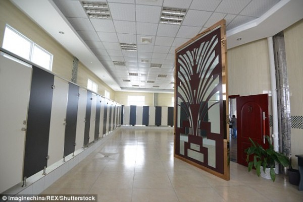 Trung Quốc: Nhà vệ sinh công cộng mà cứ ngỡ khách sạn 5 sao - Ảnh 7.