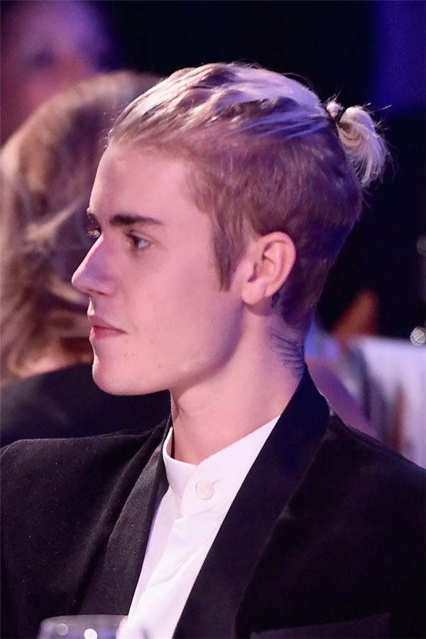 Hành trình lao dốc nhan sắc của Justin Bieber: Hoàng tử Baby năm xưa giờ đây mặt mũi xám xịt, mụn nổi chi chít - Ảnh 10.
