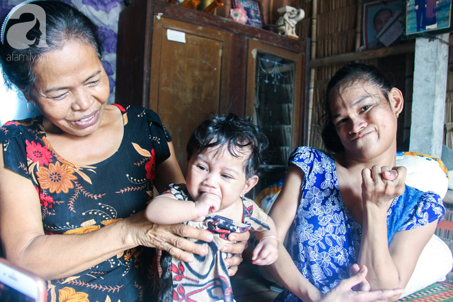 Dù được “người mẹ điên” tật nguyền chăm sóc, bé gái 6 tháng tuổi vẫn lớn lên dễ thương như thế này! - Ảnh 9.