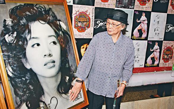 Chuyện đáng sợ trong showbiz sao Hoa ngữ: Lấy tỉ phú bị ruồng bỏ, mất mạng vì người tình - Ảnh 12. Chuyện đáng sợ trong showbiz sao Hoa ngữ: Lấy tỉ phú bị ruồng bỏ, mất mạng vì người tình - Ảnh 12.